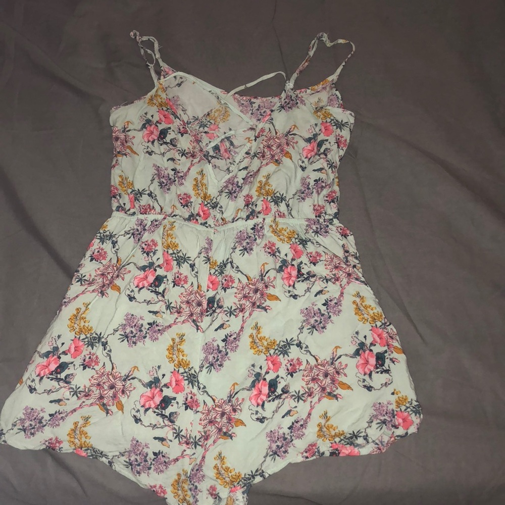 Flowery Spring Romper - Picture 2 of 2